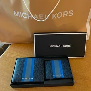 Michael Kors wallet pack